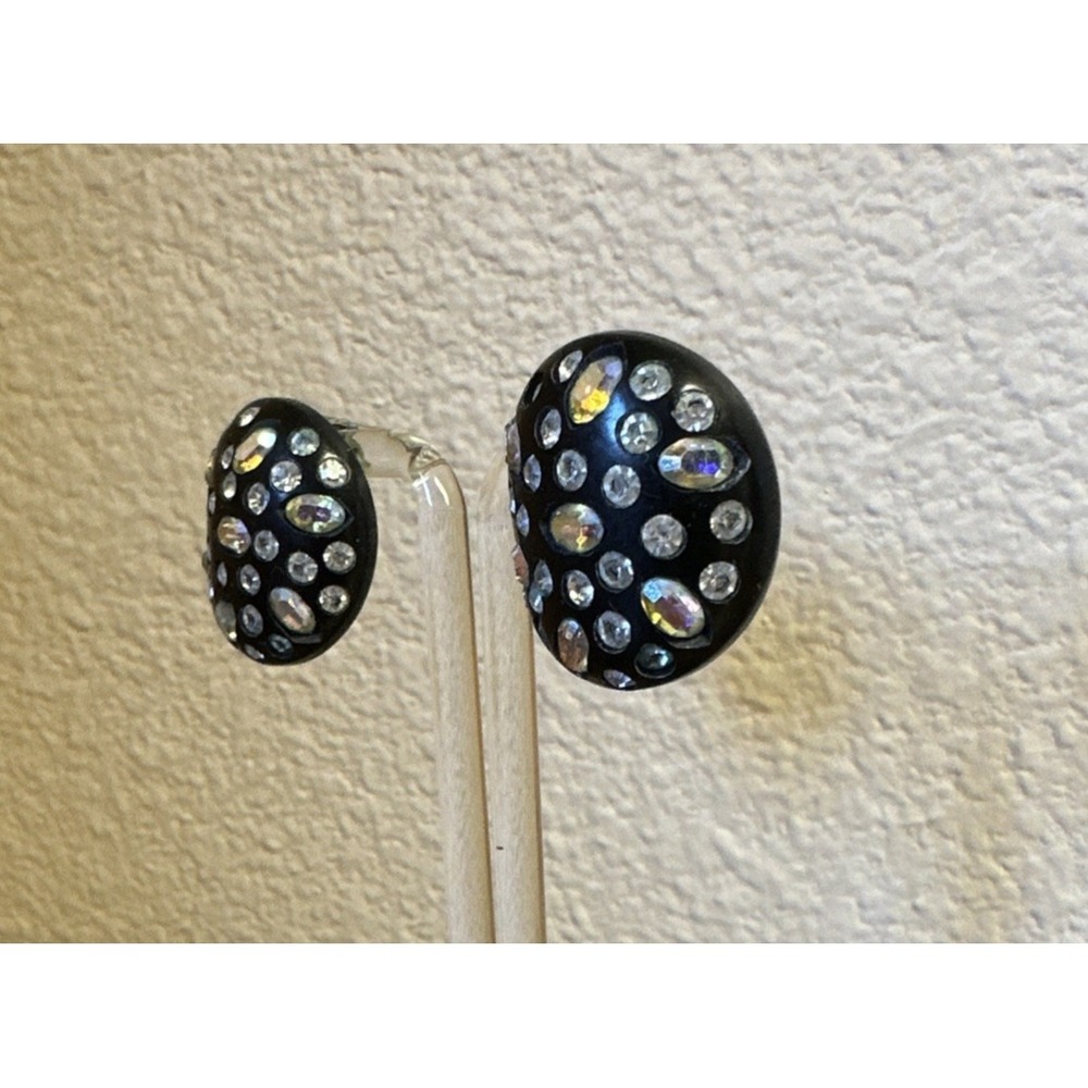 1950'S WEISS BLACK LUCITE ENCRUSTED CRYSTAL AB RHINESTONE OVAL CLIP EARRINGS - Picture 9 of 12
